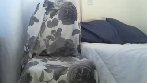 Snapshot of _bunny_b chatting on 4, 10, 2025 I will be back soon  online show from 4, 10, 2025
