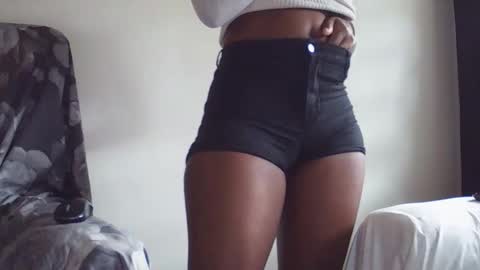 Snapshot of _bunny_b chatting on 14, 4, 2026 I will be back soon online show from 14, 4, 2026