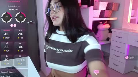 Snapshot of _camilaaaa__ chatting on 24, 9, 2025 online show from 24, 9, 2025