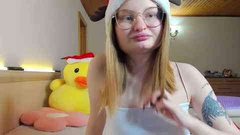 Snapshot of _capybara0_0 chatting on 19, 12, 2025 _capybara0_0 online show from 19, 12, 2025