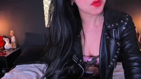 Carolina  online show from 23, 12, 2024