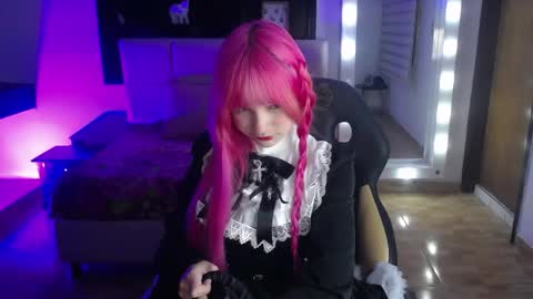 _charlotte_collins_ online show from 9, 4, 2026