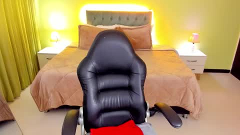 Snapshot of _charlotte_evans_2 chatting on 13, 9, 2025 Charlote online show from 13, 9, 2025