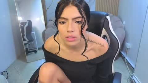 Snapshot of _charlottee_b chatting on 17, 6, 2026 _charlottee_b online show from 17, 6, 2026