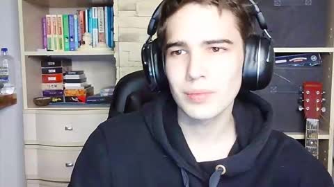 Snapshot of _crise_next_door_ chatting on 1, 10, 2025 _crise_next_door_ online show from 1, 10, 2025