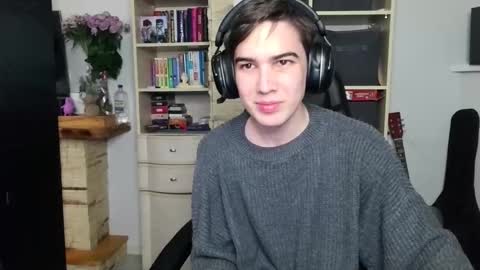 Snapshot of _crise_next_door_ chatting on 29, 10, 2025 _crise_next_door_ online show from 29, 10, 2025