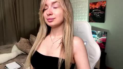 _crystal_moon_1 online show from 18, 4, 2026