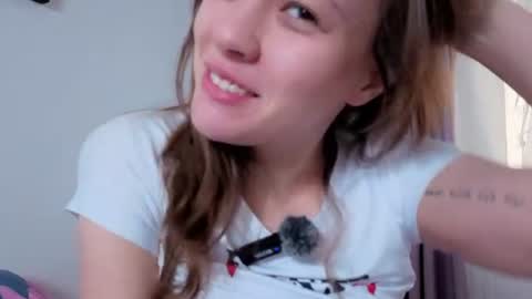 Snapshot of _demi_dee_ chatting on 4, 7, 2026 DemiDee online show from 4, 7, 2026