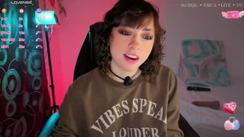 Snapshot of _denisse_peterson_ chatting on 20, 6, 2026 DENISE online show from 20, 6, 2026