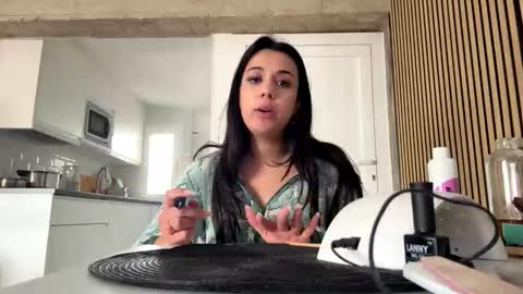 Snapshot of _elena_barra chatting on 2, 4, 2026 elena barra online show from 2, 4, 2026