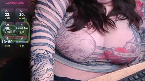 Snapshot of _ellybelly_ chatting on 15, 4, 2026 LIsa online show from 15, 4, 2026