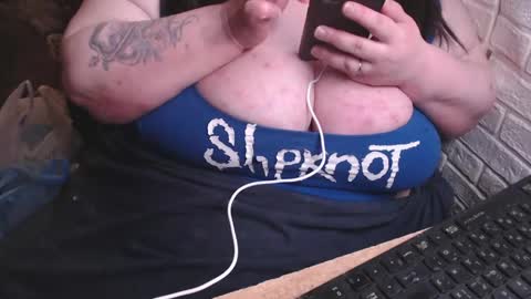 Snapshot of _ellybelly_ chatting on 19, 4, 2026 LIsa online show from 19, 4, 2026