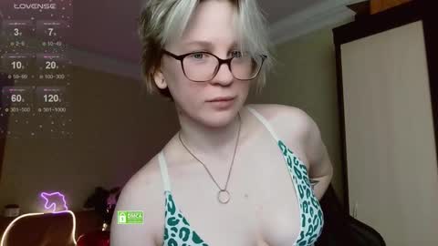 Snapshot of _elven_dreams__ chatting on 28, 3, 2026 chloue and Gretta online show from 28, 3, 2026