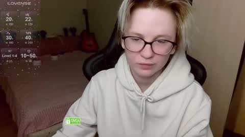 Snapshot of _elven_dreams__ chatting on 26, 4, 2026 chloue and Gretta online show from 26, 4, 2026