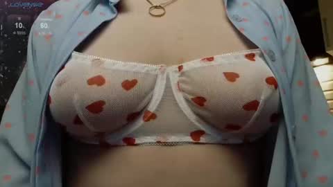 chloue and Gretta online show from 17, 6, 2026