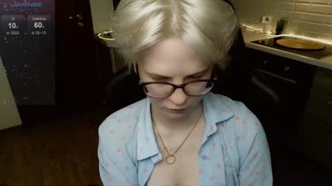 chloue and Gretta online show from 23, 6, 2026