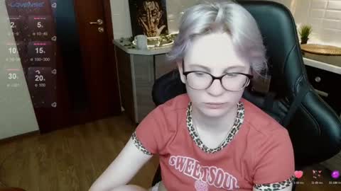 chloue and Gretta online show from 12, 7, 2026