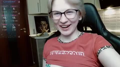 chloue and Gretta online show from 24, 7, 2026