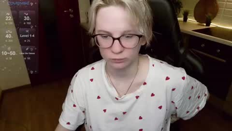 chloue and Gretta online show from 25, 7, 2026