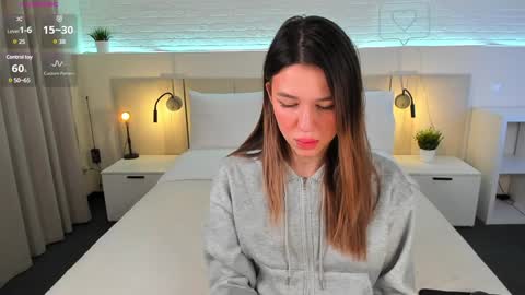 Snapshot of _emiliaa_ chatting on 1, 2, 2025 Milana online show from 1, 2, 2025