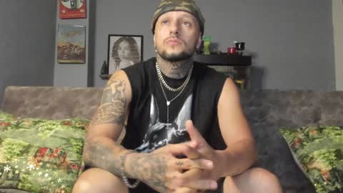 Snapshot of _emilio_escobar chatting on 4, 1, 2025 Emilio online show from 4, 1, 2025