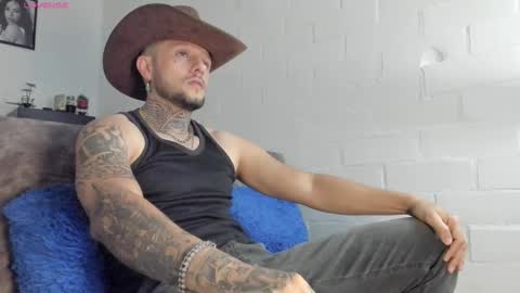 Snapshot of _emilio_escobar chatting on 12, 3, 2025 Emilio online show from 12, 3, 2025