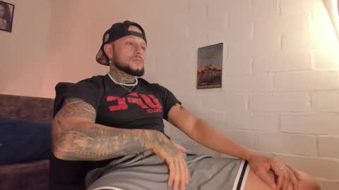 Snapshot of _emilio_escobar chatting on 7, 10, 2025 Emilio online show from 7, 10, 2025