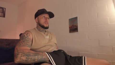 Snapshot of _emilio_escobar chatting on 20, 10, 2025 Emilio online show from 20, 10, 2025