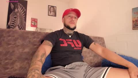 Snapshot of _emilio_escobar chatting on 3, 11, 2025 Emilio online show from 3, 11, 2025