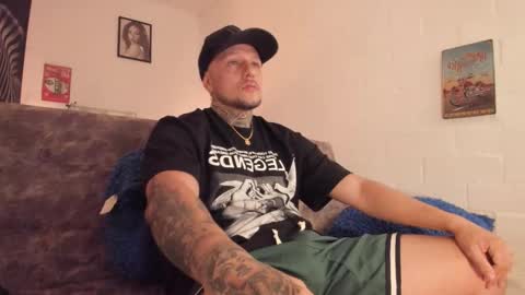 Snapshot of _emilio_escobar chatting on 8, 11, 2025 Emilio online show from 8, 11, 2025