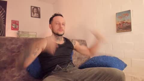 Snapshot of _emilio_escobar chatting on 19, 11, 2025 Emilio online show from 19, 11, 2025