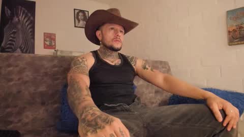 Snapshot of _emilio_escobar chatting on 21, 11, 2025 Emilio online show from 21, 11, 2025