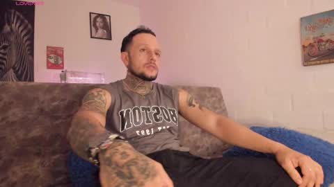 Snapshot of _emilio_escobar chatting on 23, 11, 2025 Emilio online show from 23, 11, 2025