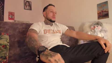 Snapshot of _emilio_escobar chatting on 16, 12, 2025 Emilio online show from 16, 12, 2025