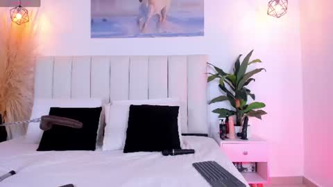 Snapshot of _emily_queen chatting on 7, 7, 2026 Emily Queen online show from 7, 7, 2026