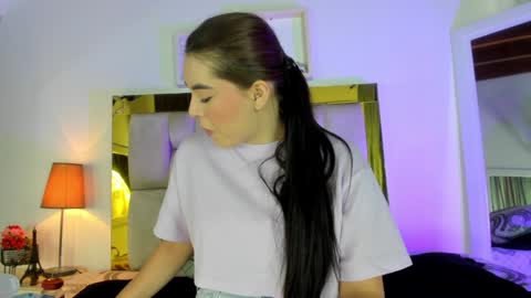 Snapshot of _emily_r chatting on 2, 12, 2024 Isabella online show from 2, 12, 2024