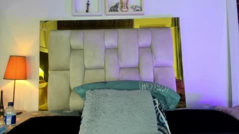 Snapshot of _emily_r chatting on 18, 12, 2024 Isabella online show from 18, 12, 2024