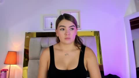 Snapshot of _emily_r chatting on 7, 1, 2025 Isabella online show from 7, 1, 2025