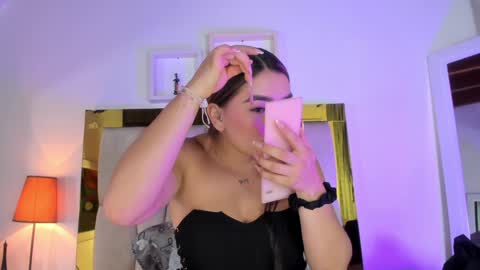 Snapshot of _emily_r chatting on 11, 1, 2025 Isabella online show from 11, 1, 2025