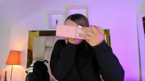 Snapshot of _emily_r chatting on 15, 1, 2025 Isabella online show from 15, 1, 2025