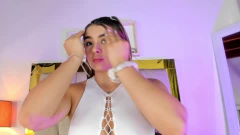 Snapshot of _emily_r chatting on 2, 2, 2025 Isabella online show from 2, 2, 2025