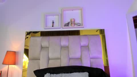 Snapshot of _emily_r chatting on 4, 2, 2025 Isabella online show from 4, 2, 2025