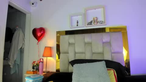 Snapshot of _emily_r chatting on 21, 2, 2025 Isabella online show from 21, 2, 2025