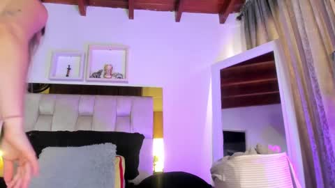 Snapshot of _emily_r chatting on 22, 2, 2025 Isabella online show from 22, 2, 2025