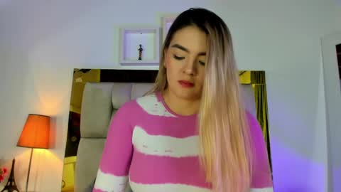 Snapshot of _emily_r chatting on 4, 3, 2025 Isabella online show from 4, 3, 2025