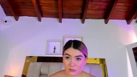 Snapshot of _emily_r chatting on 4, 3, 2025 Isabella online show from 4, 3, 2025