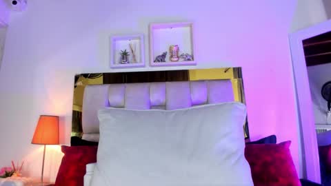 Snapshot of _emily_r chatting on 17, 9, 2025 Isabella online show from 17, 9, 2025