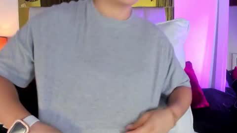 Snapshot of _emily_r chatting on 28, 9, 2025 Isabella online show from 28, 9, 2025