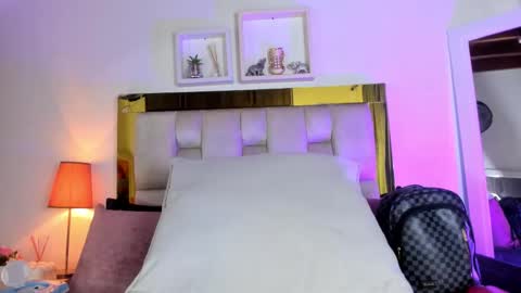 Snapshot of _emily_r chatting on 4, 10, 2025 Isabella online show from 4, 10, 2025