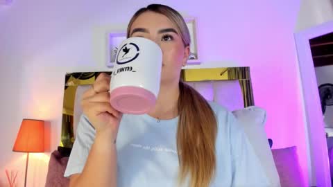 Snapshot of _emily_r chatting on 6, 10, 2025 Isabella online show from 6, 10, 2025